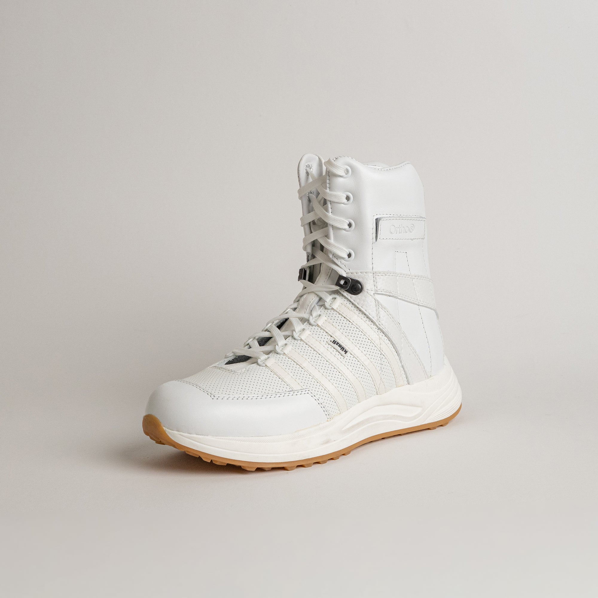 Weißer Kuenzli Schuhe Sneaker mit hohem Schaft, ideal für sportliche Aktivitäten.